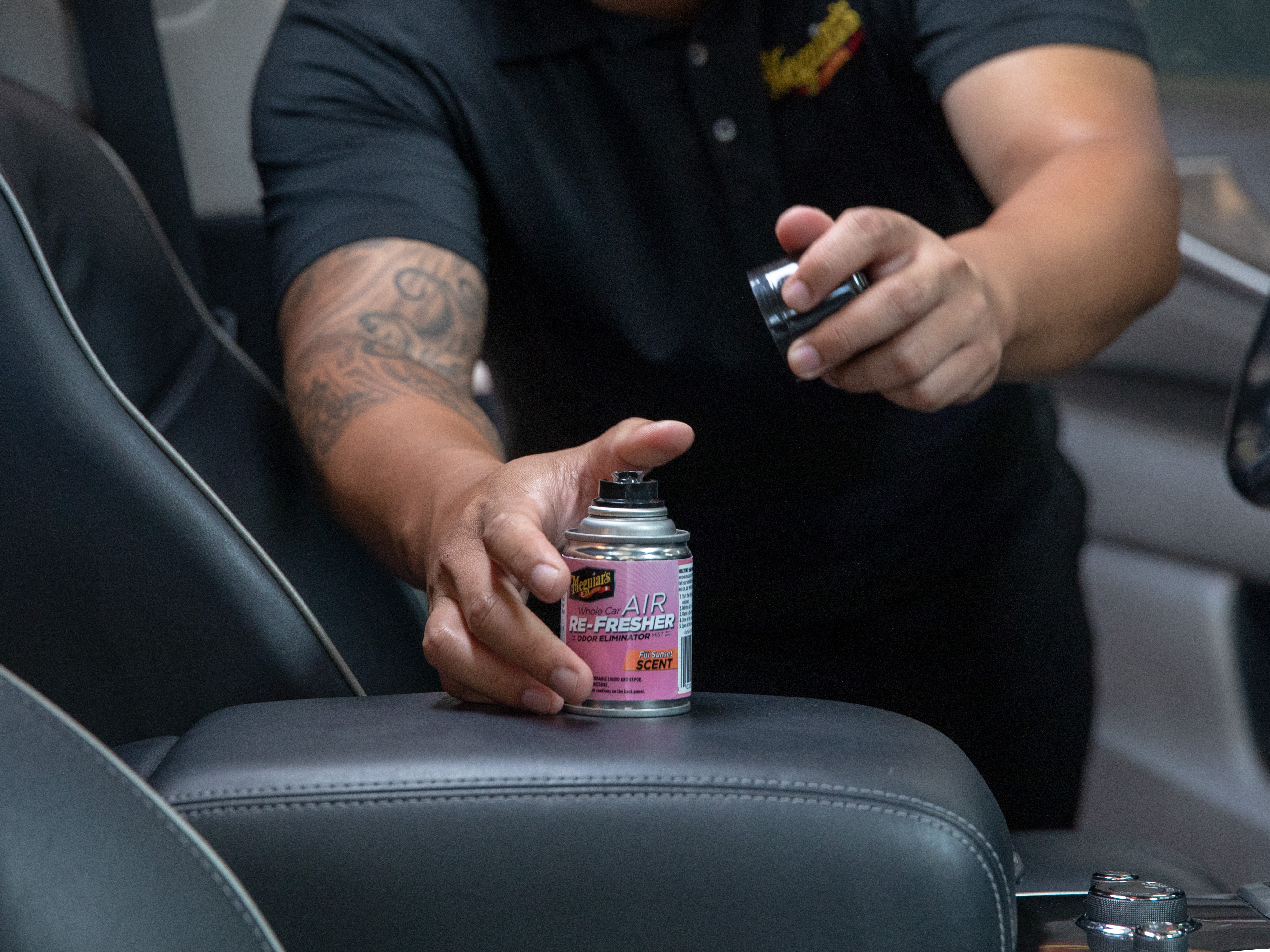 Air Freshener with a Sweet Island Breeze Scent - Meguiar's Whole Car Air  Re-Fresher - Fiji Sunset 
